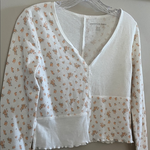 American Eagle Patchwork Floral V-Neck Top size small - Picture 2 of 9